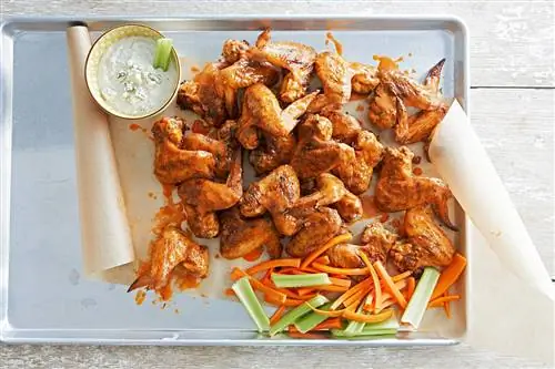 10 революционных рецептов куриных крылышек для победных закусок