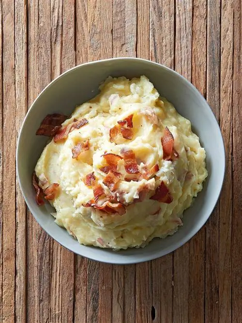 Картофельное пюре с пахтой и белым чеддером Картофельное пюре с пахтой и белым чеддером