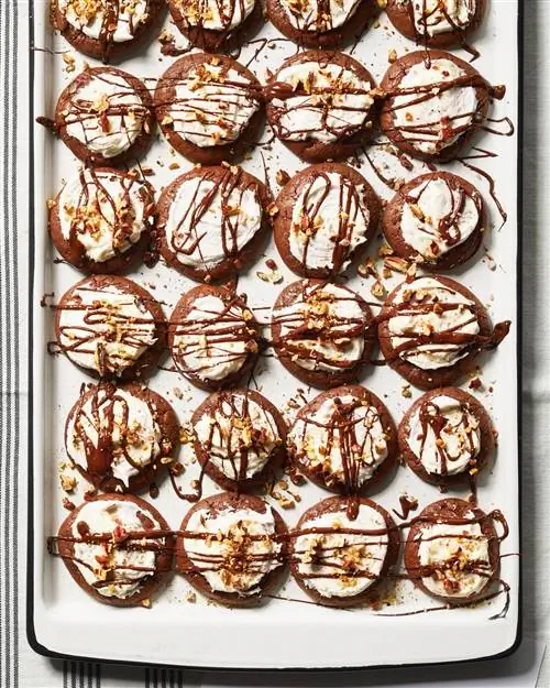 Шоколадное печенье Mississippi Mud с зефиром и шоколадной глазурью