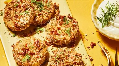 Крабовые пирожки с крендельками во фритюре