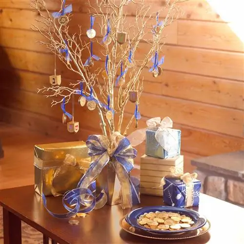 Позолоченное ханукальное дерево