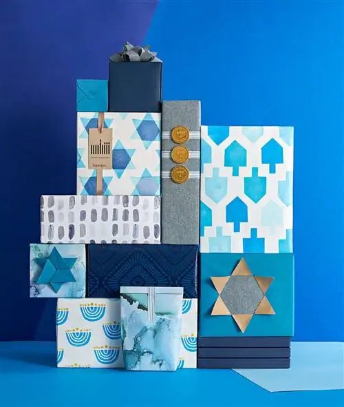 Синие подарочные коробки на тему Хануки