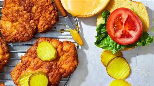 Хрустящие куриные сэндвичи с маринованным укропом