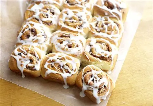 Приятные для людей булочки с корицей