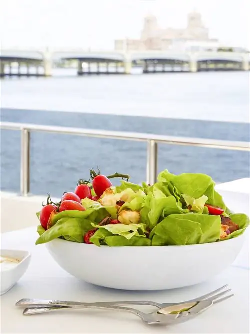 масло салат салат бекон помидоры гренки соус пармезан