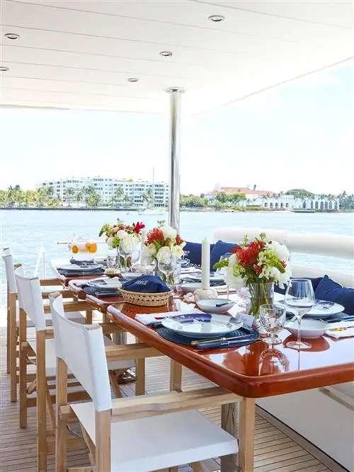 Одолжите это меню вечеринки на яхте для собственной морской встречи