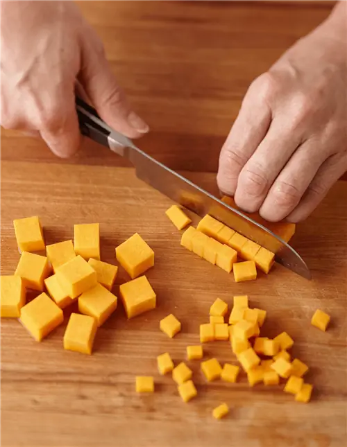 Нарезка продуктов кубиками