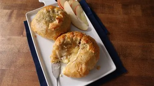 Как приготовить запеченный бри-ан-крут для сырной закуски