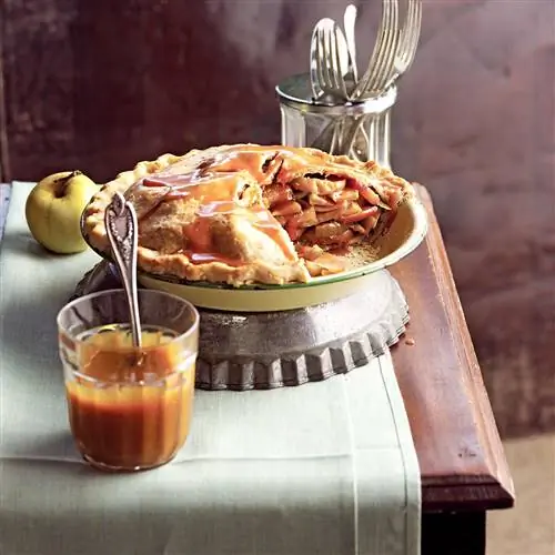 Яблочный пирог с карамелью высотой в милю