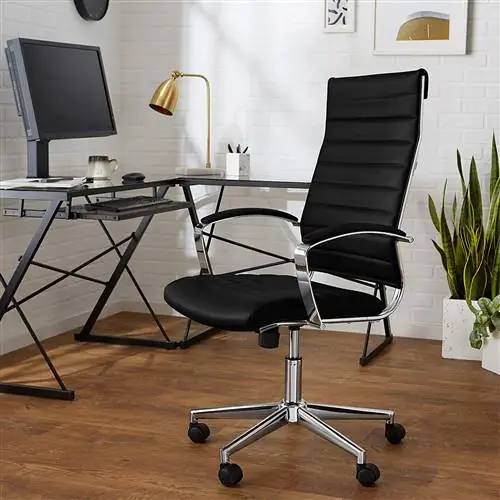 черный офисный стул