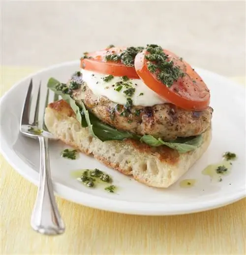 Куриные бургеры песто с открытым лицом