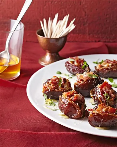 Финики меджул с начинкой из бекона