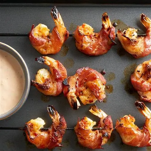 Креветки в беконе