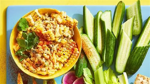 Копченая кукуруза на гриле, поблано и сырный соус Копченая кукуруза на гриле, поблано и сырный соус