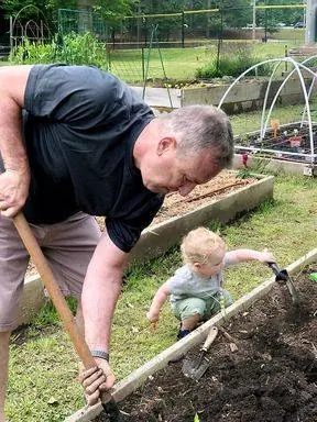 Муж и ребенок Эшли Бирн из ее блога Whisk Grow Home Муж и ребенок Эшли Бирн из ее блога Whisk Grow Home