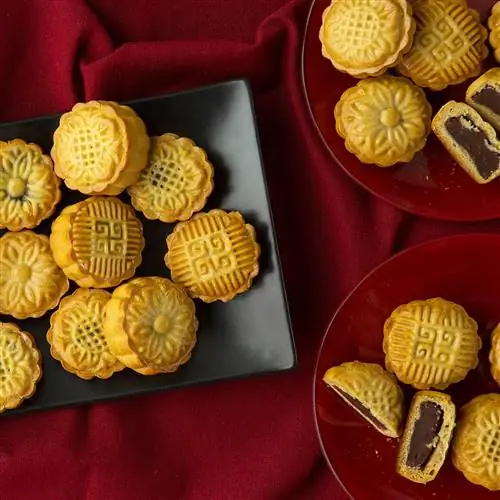 Лунные лепешки с пастой из красной фасоли