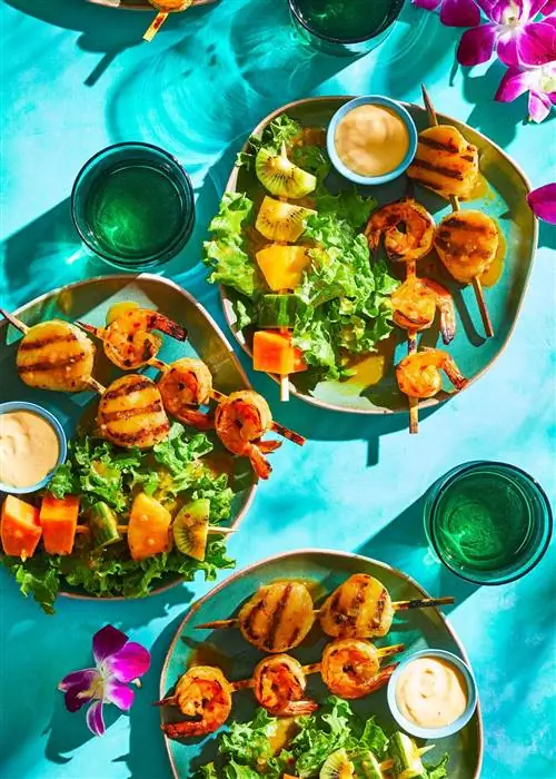 Шашлык из маракуйи, креветок и морского гребешка