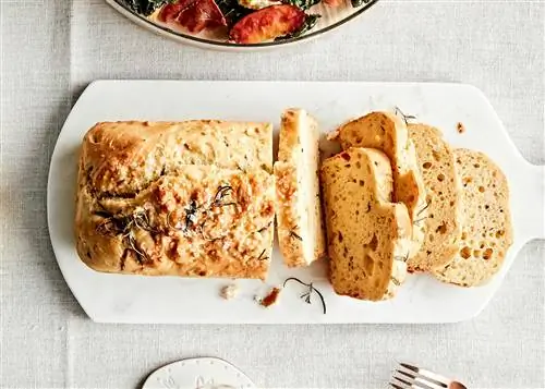 Хлеб с оливковым маслом и розмарином