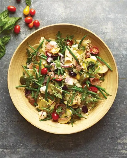 Летний салат с макаронами