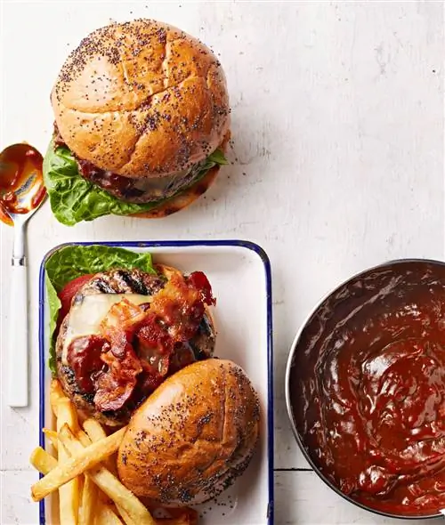 Чизбургеры с беконом и соусом Кентукки Бурбон