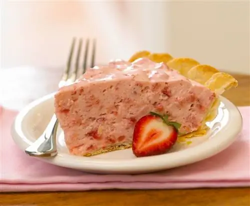 Клубничный шифоновый пирог