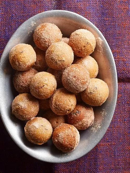 Отверстия от пончика с овсянкой и изюмом