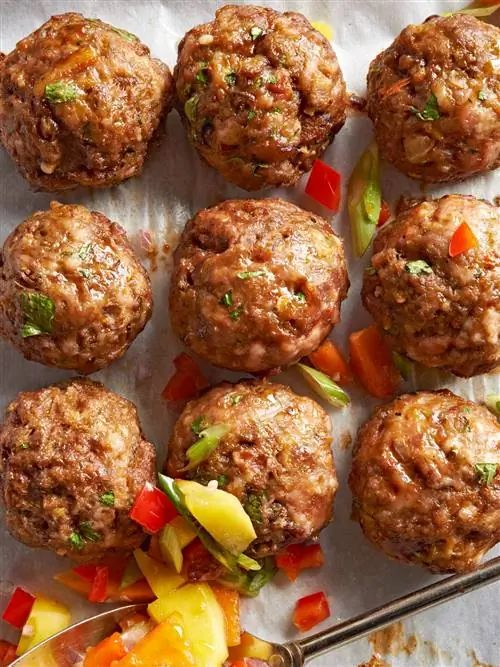 Сладкие и острые фрикадельки с манговой сальсой