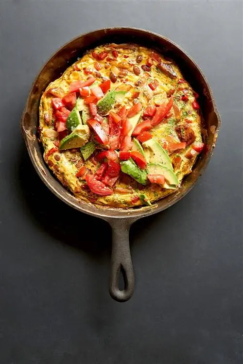 Юго-западная фасоль и Andouille Frittata