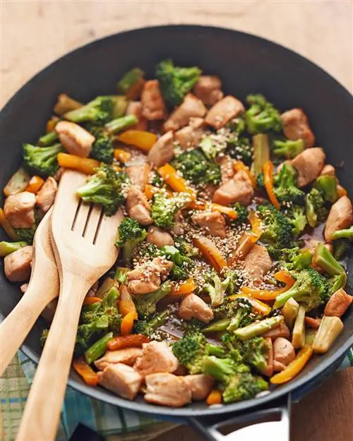 Жареная курица с брокколи