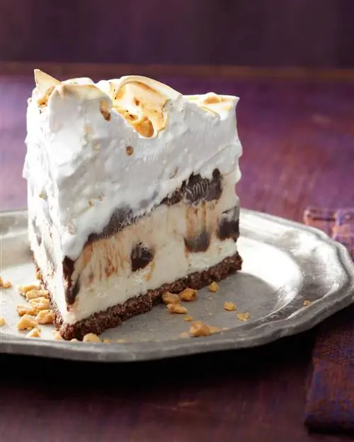 Яичный пирог с ромовой помадкой