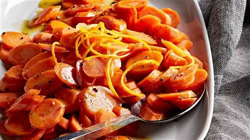 Тушеная морковь в кленовой глазури