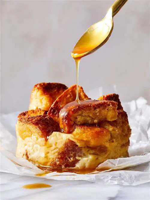 Хлебный пудинг с бриошами, маффины с кленовой карамелью