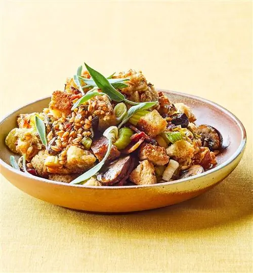 Дважды поджаренный фарро и грибная заправка