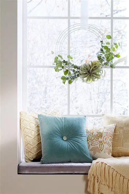 подоконник венок из зелени