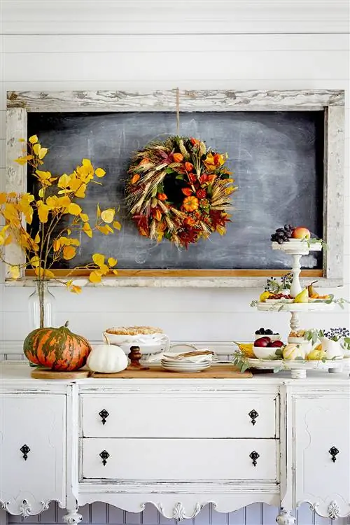 9 креативных мест, где можно повесить осенний венок у входной двери