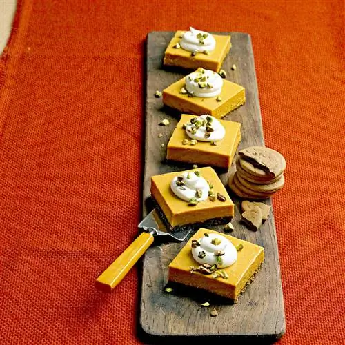 Тыквенный пирог-мороженица с корочкой из фисташек и имбиря Тыквенный пирог-мороженица с корочкой из фисташек и имбиря