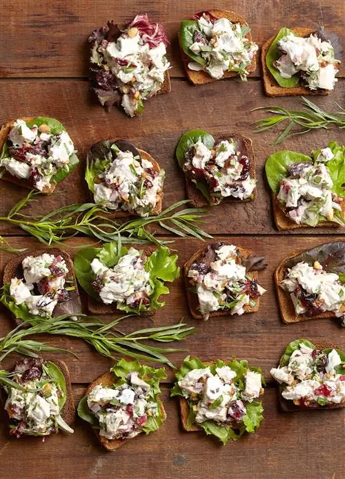 Салат из курицы с эстрагоном и клюквой Салат из курицы с эстрагоном и клюквой