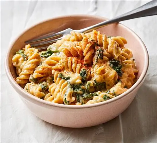 тарелка Cheesy Chipotle-Cauliflower Mac тарелка Cheesy Chipotle-Cauliflower Mac