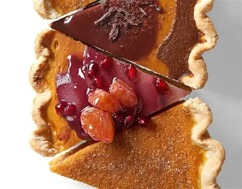 Тыквенный пирог с гранатовыми грушами