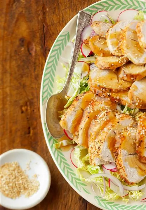 Салат из кунжутной индейки с кунжутным семенем