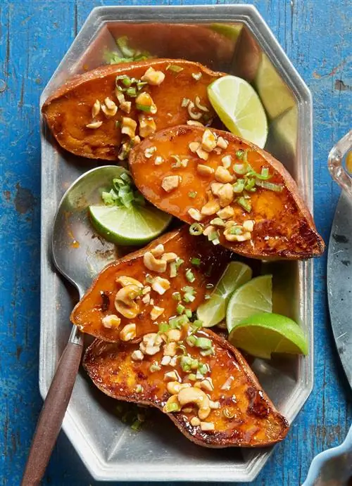 Сладкий картофель Honey-Hoisin с лаймом и зеленым луком