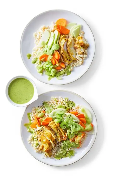 Куриный салат с карри и кускусом