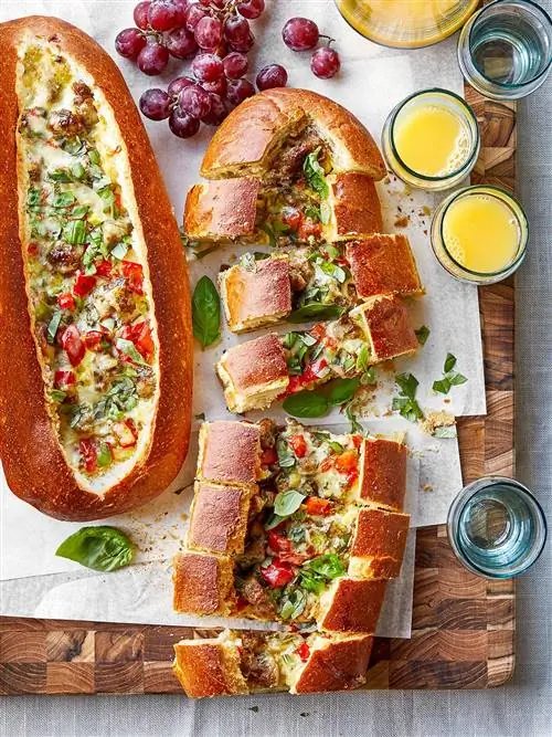 Хлеб с яйцом и сосисками