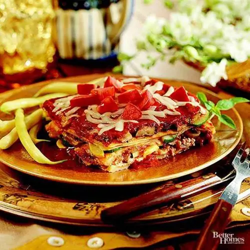 Овощная лазанья с соусом из красного перца Овощная лазанья с соусом из красного перца