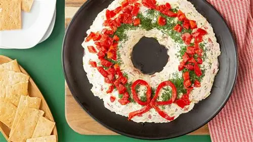 Венок из огурцов