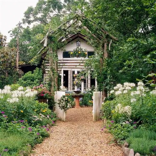 Цветной загородный сад вдохновляет на причудливые идеи