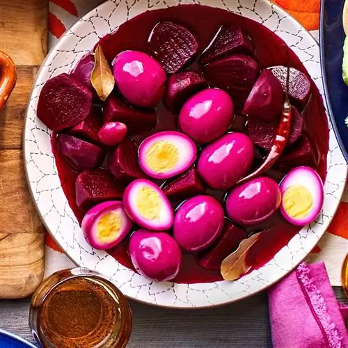 Острые маринованные яйца и свекла