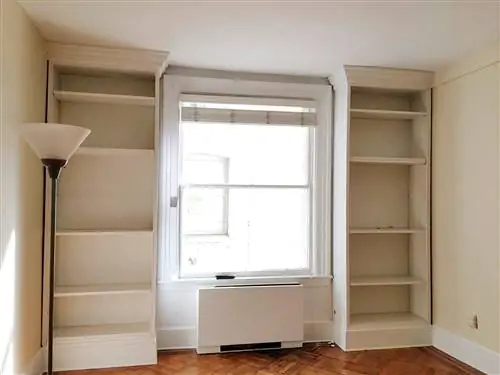 встроенные элементы с окном в устаревшей главной спальне