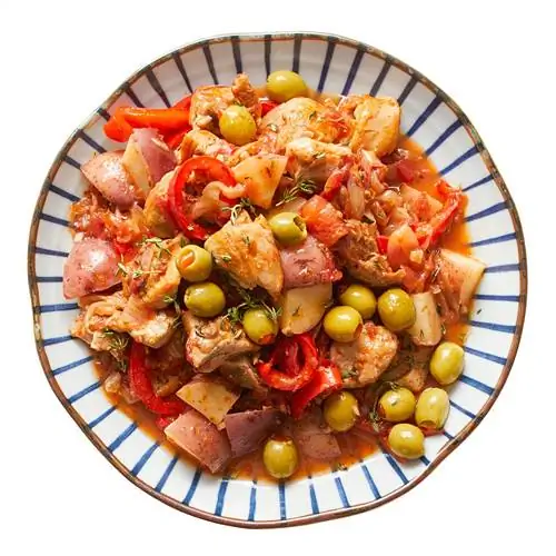 Тушеная курица по-баскски
