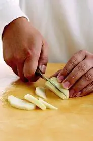 Как нарезать груши ножом своими руками